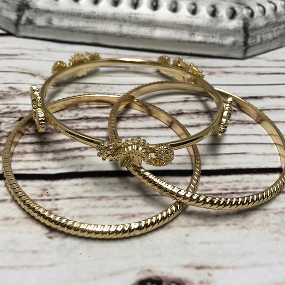 NWT Mudpie Gold Seahorse Bangle Bracelet Set - Picture 3 of 6